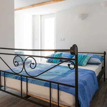 Munroe דוברובניק